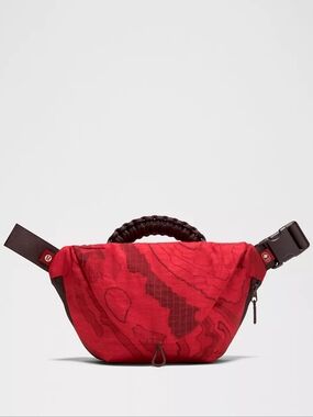 NWT RARE Lululemon Team Canada Curved Crossbody Bag 3L COC Logo Contour Midi Red